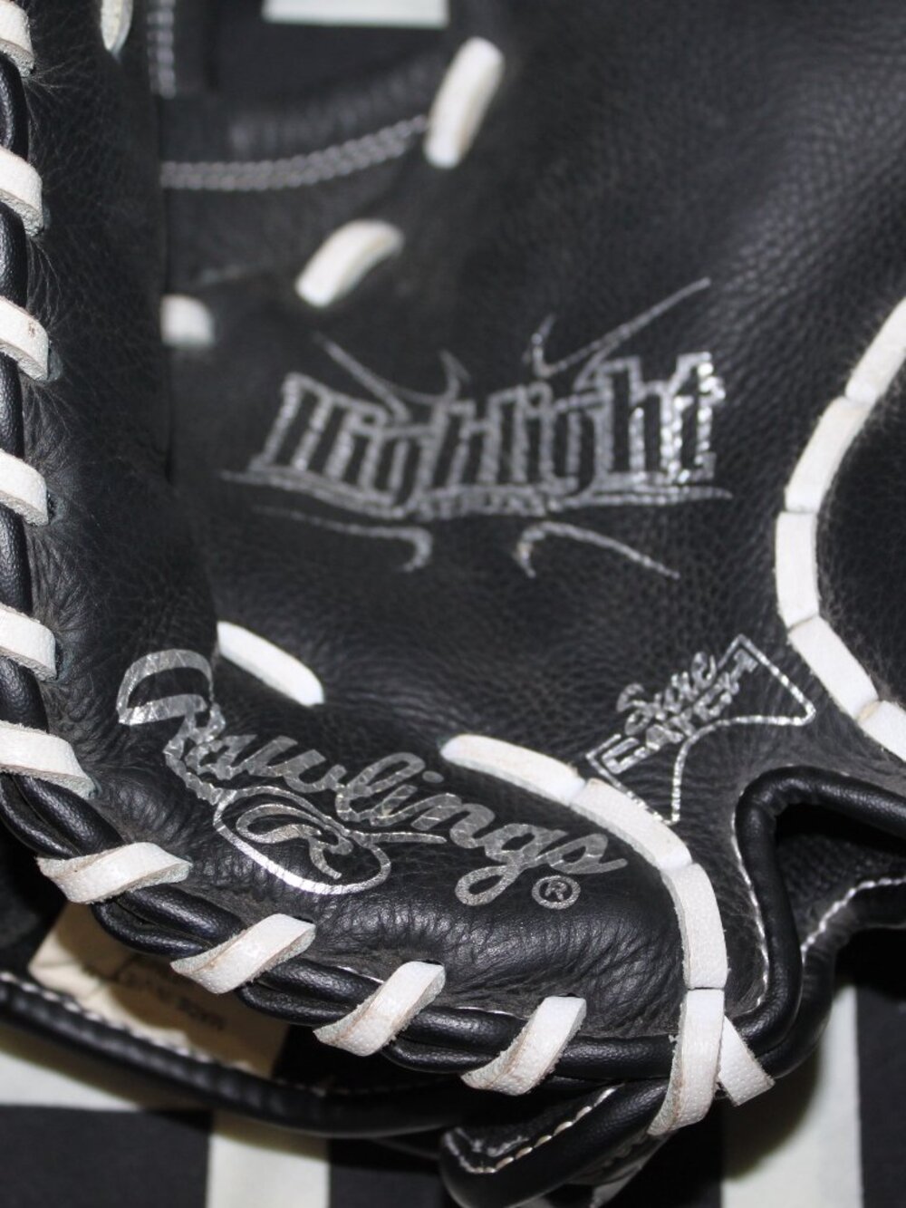 Rawlings 13'' Girls' Highlight Series Softball First Base Mitt - Picture 9 of 10
